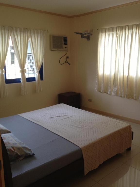 Dumaguete Springs Apartment Dumaguete City Esterno foto
